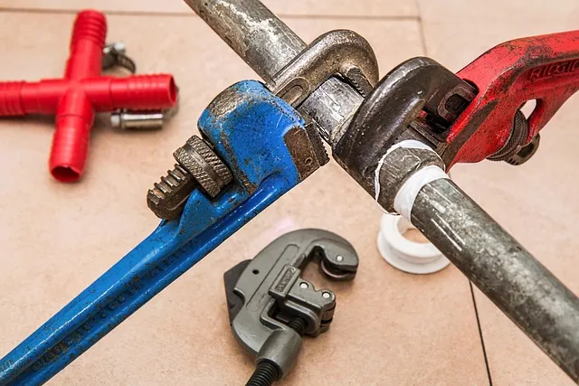 How to fix a leaking pipe