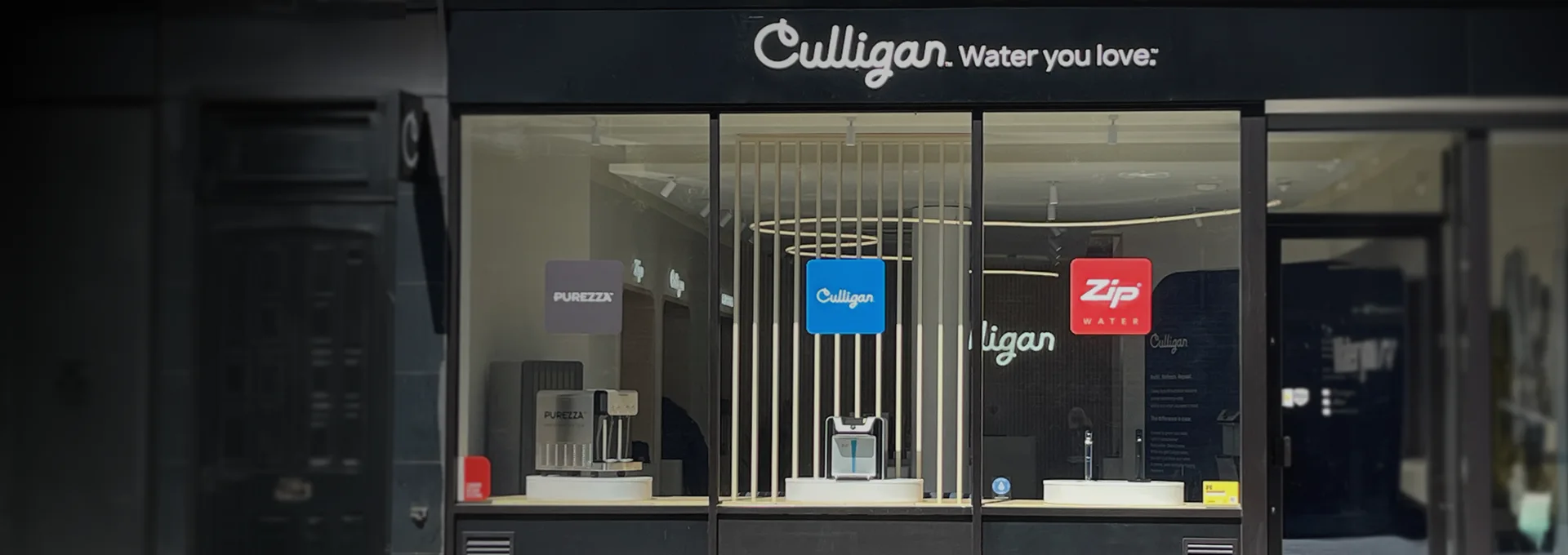 HRVEY_LP_UKSHOWROOM_1920X680_DESK_png