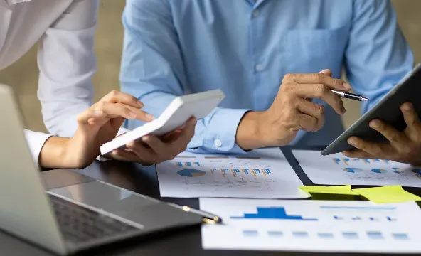 reasons-finantial-advisors-meeting